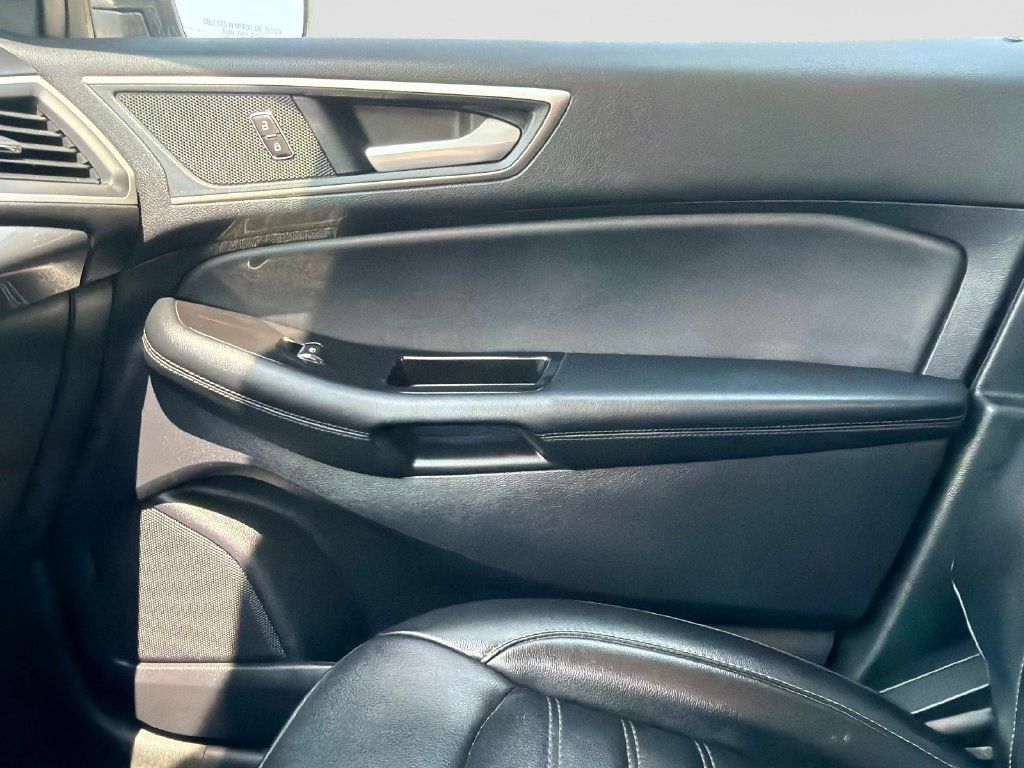 Used 2020 Ford Edge SEL w/ Cold Weather Package AWD/4WD image 23