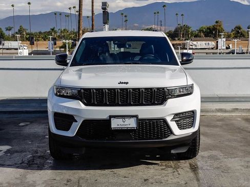 New 2025 Jeep Grand Cherokee Altitude image 3