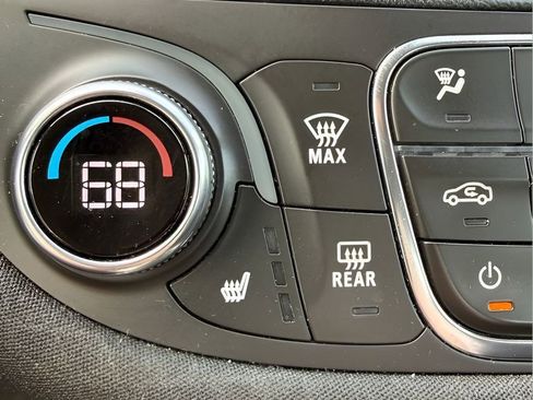 Used 2022 Chevrolet Malibu LT FWD image 27