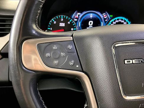 Used 2020 GMC Yukon Denali w/ Denali Premium Package image 22