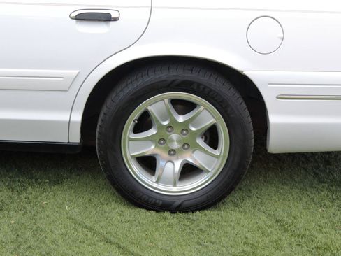 Used 1999 Ford Crown Victoria LX RWD image 33