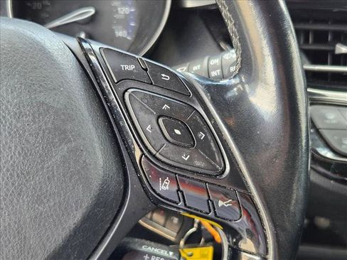 Used 2018 Toyota C-HR XLE image 13