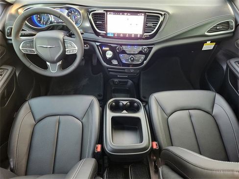 New 2026 Chrysler Pacifica Select image 17
