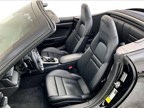 Used 2025 Porsche 911 Carrera RWD image 34