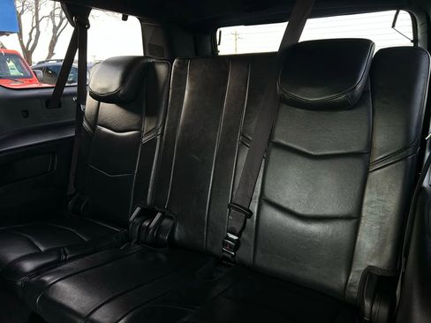 Used 2019 Cadillac Escalade ESV Platinum image 30