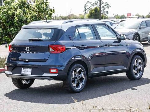 New 2026 Hyundai Venue SEL FWD image 5