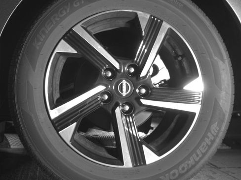 Used 2025 Nissan Sentra SV FWD image 17