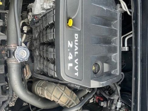 Used 2013 Dodge Avenger SE image 14