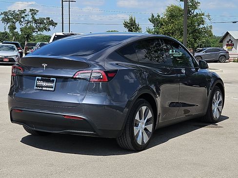 Used 2022 Tesla Model Y Long Range AWD/4WD image 5