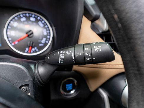 Used 2021 Toyota RAV4 XLE w/ Convenience Package image 25