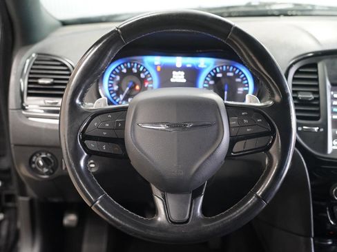 Used 2019 Chrysler 300 S AWD/4WD image 12