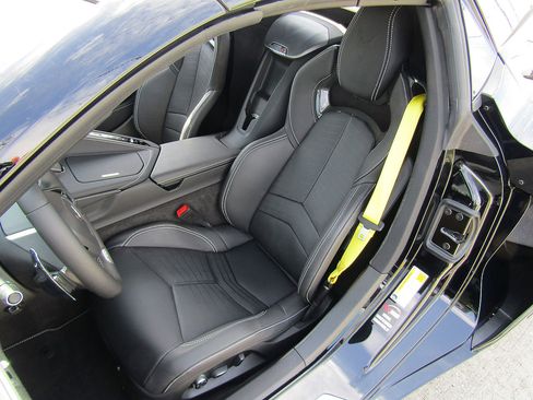 Used 2024 Chevrolet Corvette Z06 w/ Z07 Performance Package RWD image 10