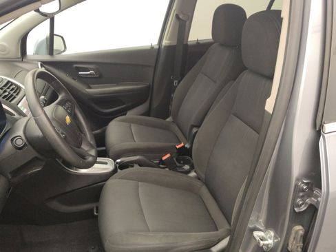Used 2015 Chevrolet Trax LT w/ LT Sun and Sound Package AWD/4WD image 17