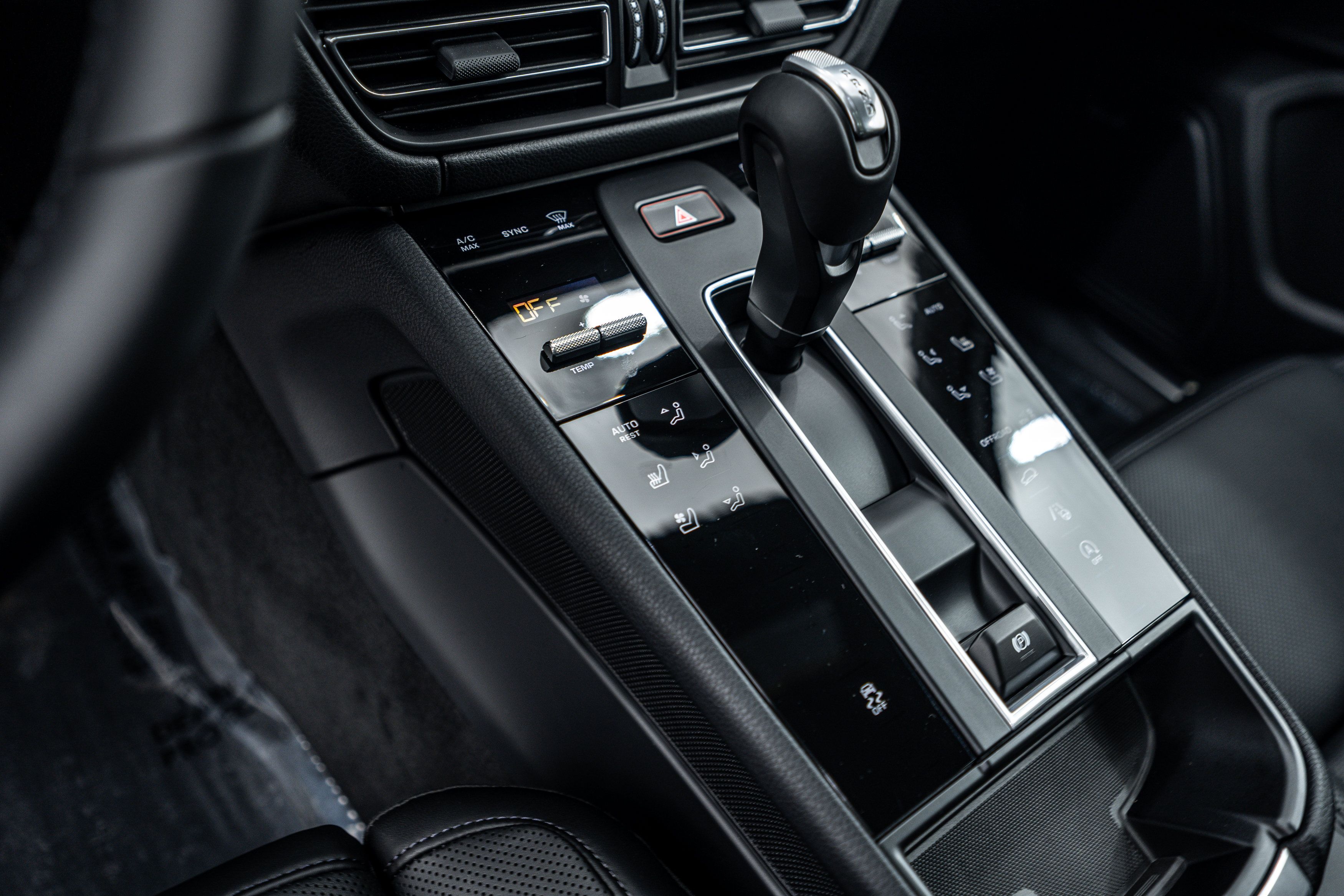 Certified 2026 Porsche Macan AWD/4WD image 14