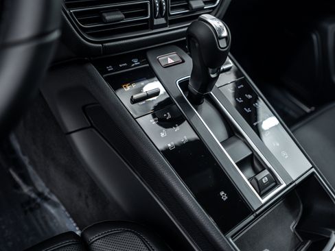 Certified 2026 Porsche Macan image 14