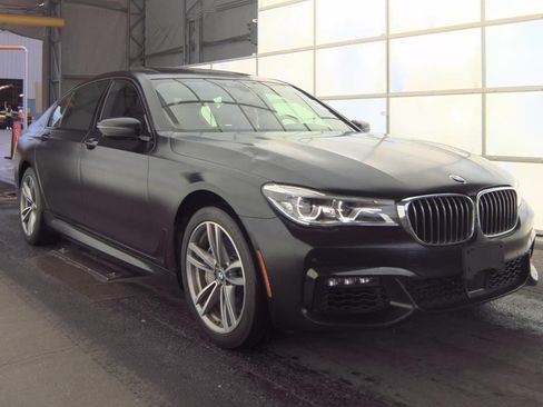 Used 2019 BMW 750i xDrive AWD/4WD image 3