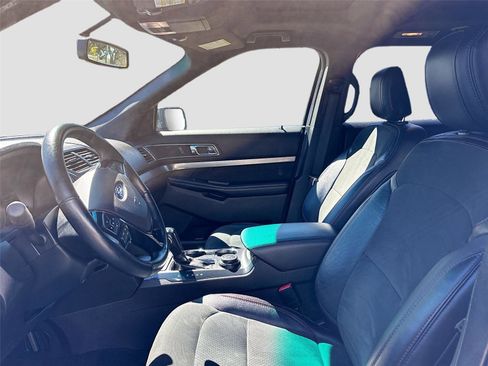 Used 2018 Ford Explorer XLT w/ Equipment Group 202A image 24