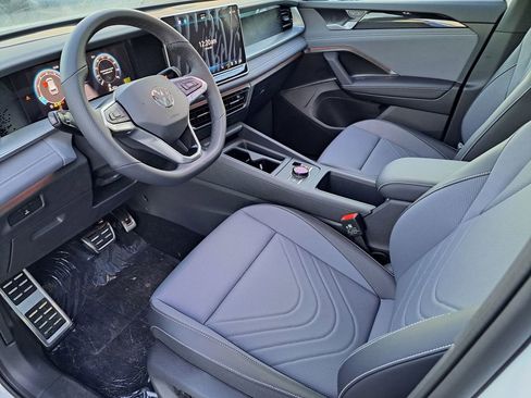 New 2026 Volkswagen Tiguan SE R-Line FWD image 6