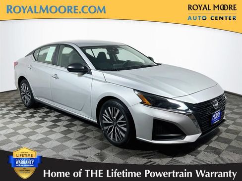 Used 2025 Nissan Altima 2.5 SV FWD image 1