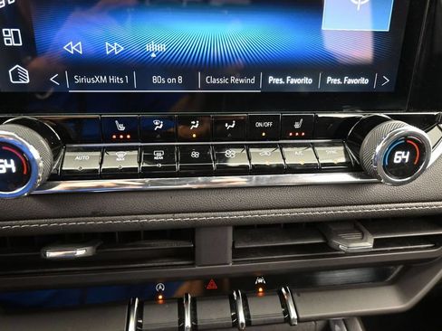 Used 2025 Chevrolet Colorado LT RWD image 29