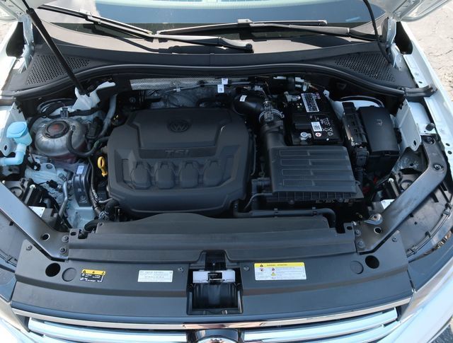 Used 2023 Volkswagen Tiguan SE AWD/4WD image 44