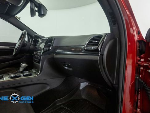 Used 2019 Jeep Grand Cherokee Trailhawk AWD/4WD image 38