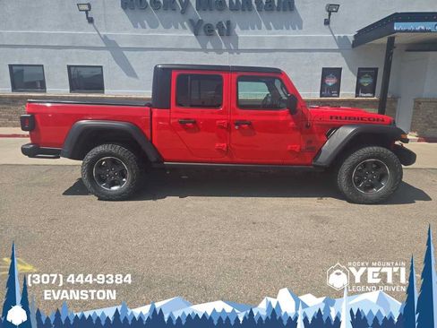Used 2023 Jeep Gladiator Rubicon w/ Cold Weather Group AWD/4WD image 2