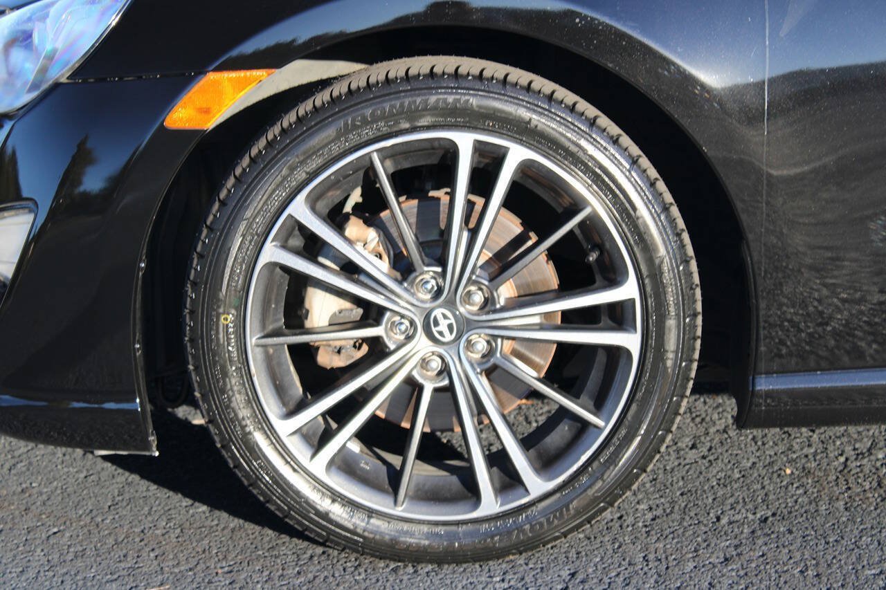 Used 2014 Scion FR-S RWD image 9