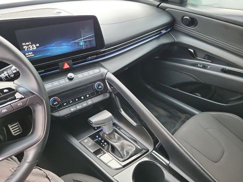 Certified 2025 Hyundai Elantra SEL image 15