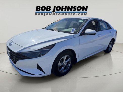 Used 2022 Hyundai Elantra SE FWD image 7