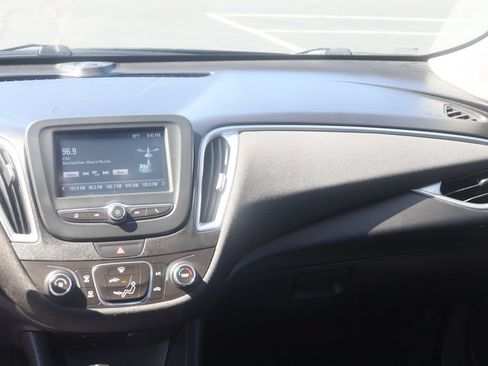 Used 2018 Chevrolet Malibu LS FWD image 18