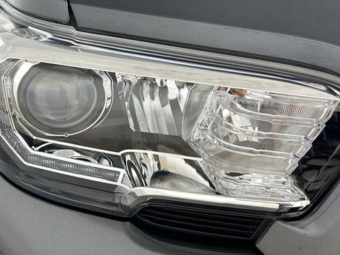 Used 2023 Toyota Tacoma TRD Sport image 9