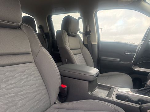 Used 2024 Nissan Frontier SV w/ Technology Package image 12