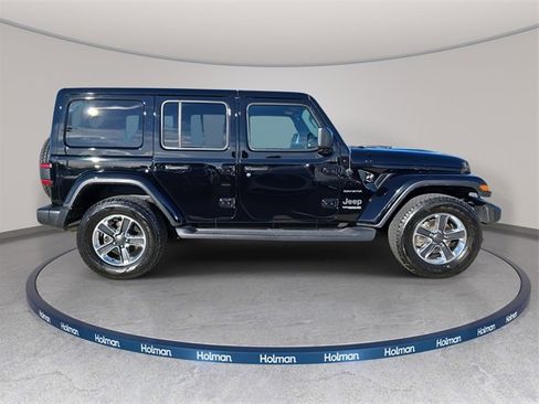 Used 2018 Jeep Wrangler Unlimited Sahara image 7