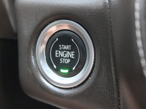 Used 2022 GMC Yukon XL SLT w/ SLT Premium Package RWD image 47