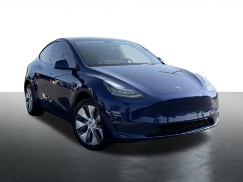 Used 2023 Tesla Model Y Long Range AWD/4WD image 1