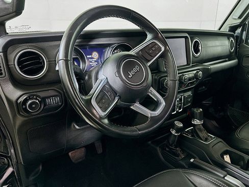 Used 2022 Jeep Wrangler Unlimited Sahara image 9