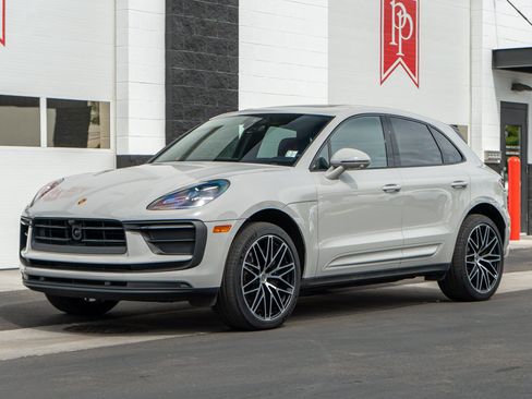 Used 2025 Porsche Macan AWD/4WD image 57