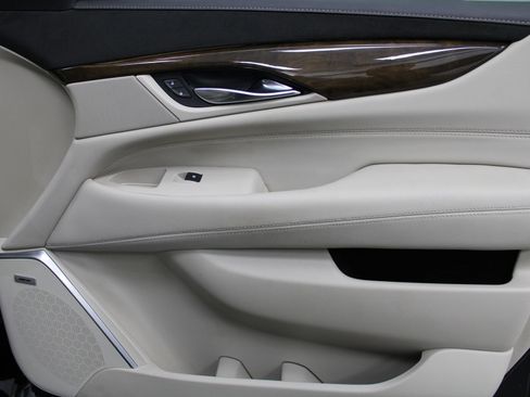 Used 2019 Cadillac Escalade Luxury image 34