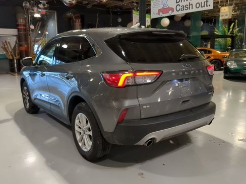 Used 2022 Ford Escape SE image 10