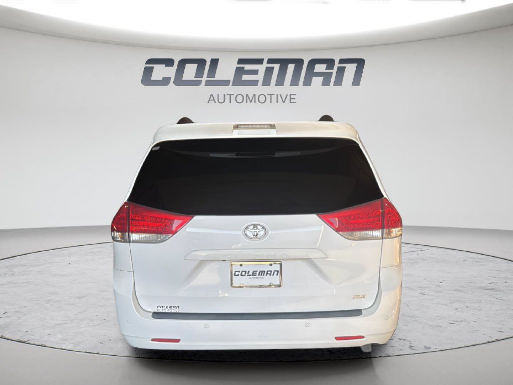 Used 2014 Toyota Sienna XLE w/ Entertainment Package FWD image 10