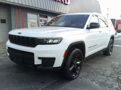 Used 2022 Jeep Grand Cherokee L Laredo image 11