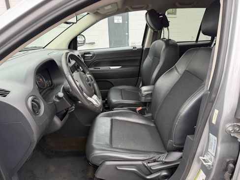 Used 2017 Jeep Compass Latitude AWD/4WD image 9