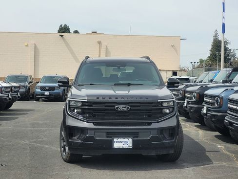 New 2026 Ford Expedition Platinum image 32