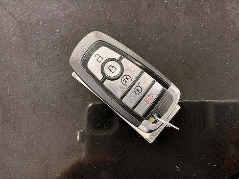 Certified 2022 Ford Explorer XLT w/ Equipment Group 202A image 9