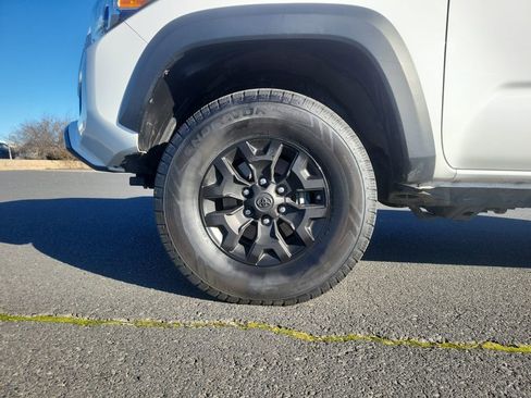 Used 2018 Toyota Tacoma TRD Off-Road image 24