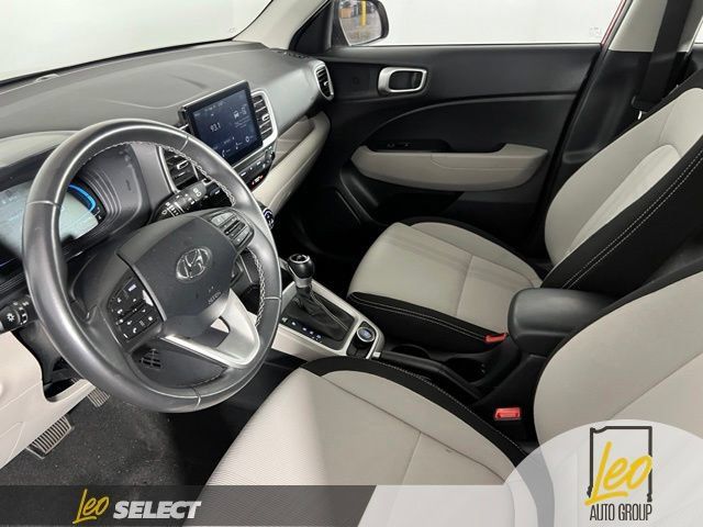 Used 2025 Hyundai Venue SEL FWD image 9