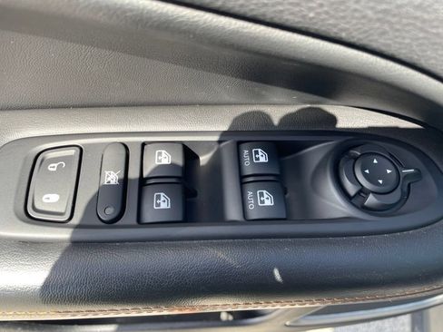 Used 2018 Jeep Compass Limited AWD/4WD image 14