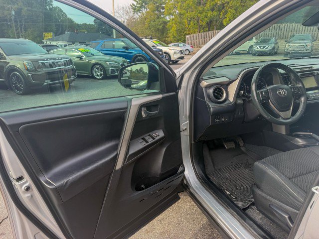 Used 2017 Toyota RAV4 XLE FWD image 12