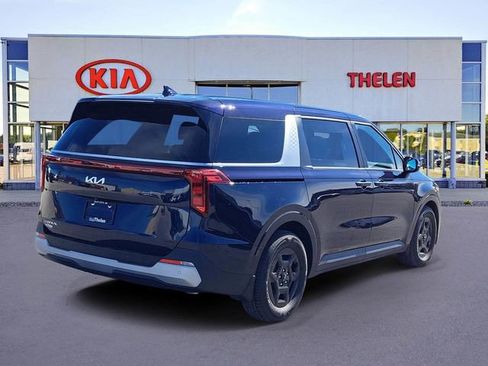 New 2026 Kia Carnival FWD image 4